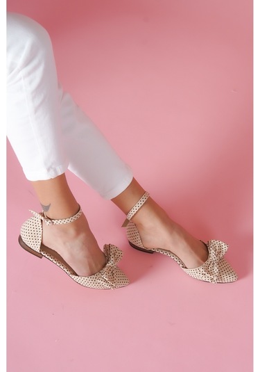 Misty Bej Puantiyeli 2 Cm Topuklu Bilekten Bantlı Sivri Burun Günlük Babet Bej