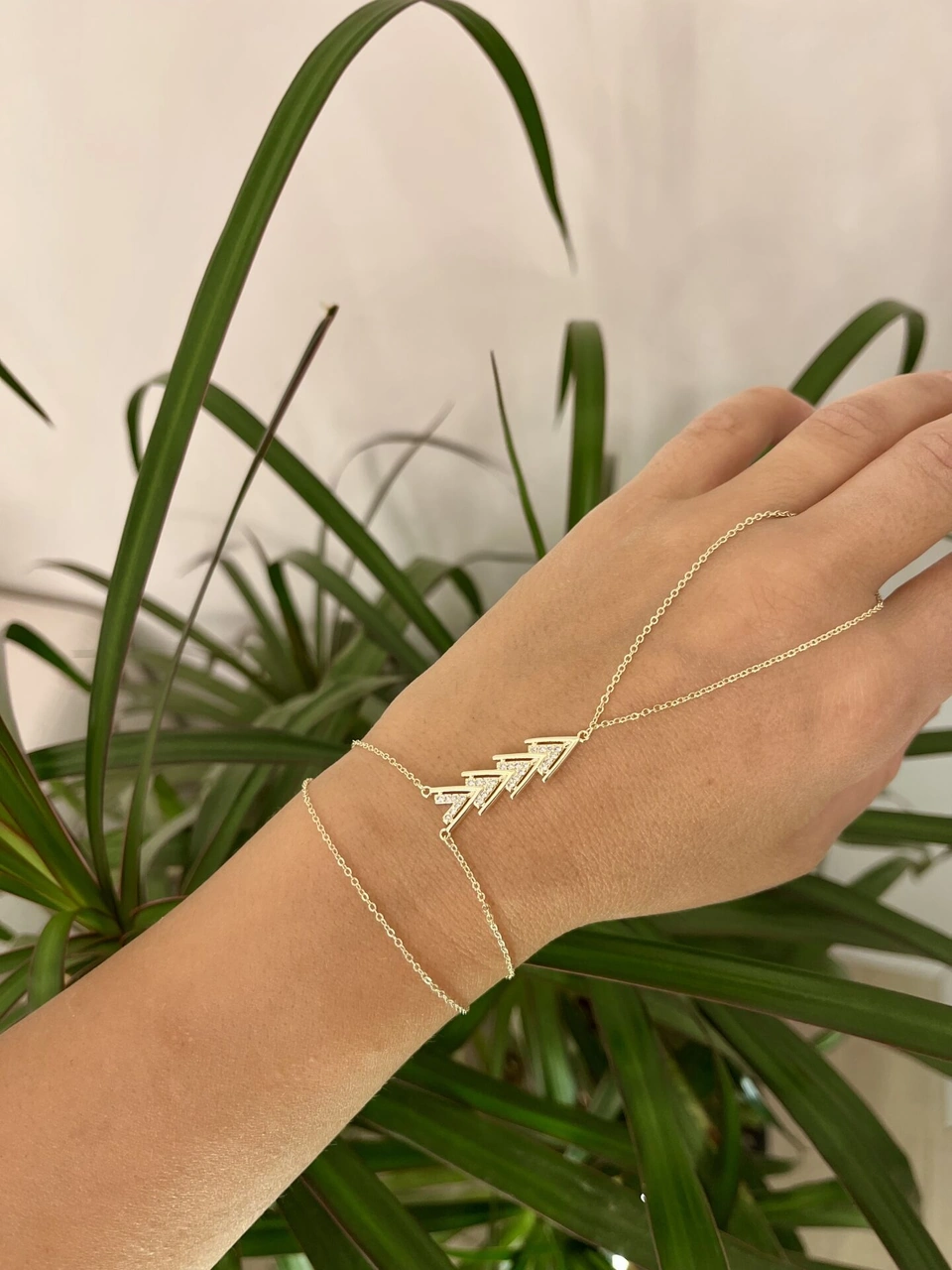 Altın Renkli Taşlı V Şahmeran Çok Renkli