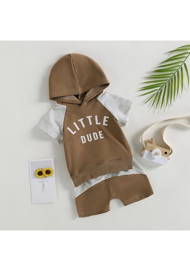 Kahverengi Bebek Erkek Yaz Giysileri Kıyafetler Mektup Baskı Kontrast Renk Kapşonlu Kısa Kollu Üstler Ve Şort 2 Adet Takım Elbise Kahverengi