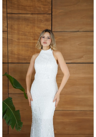 Halter Yaka Boncuk İşlemeli Uzun Beyaz Abiye Elbise Beyaz