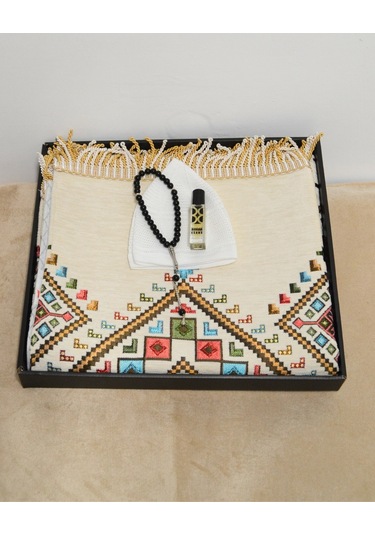 Erkekler İçin Seccade Takke Tesbih Esans Hediyelik Seti Kilim Desenli Kadife Astarlı Seccade Ve Özel Kutulu Lüks Hac Umre Hediyesi Beyaz