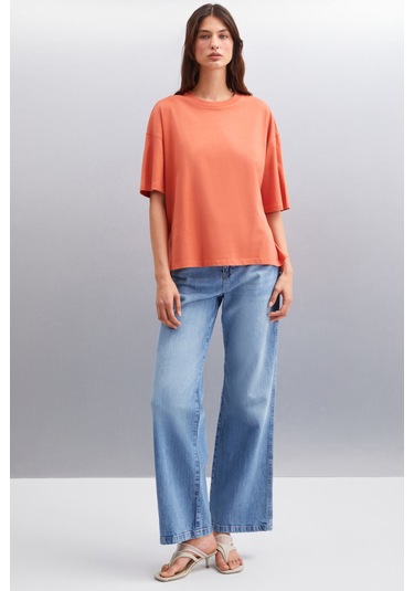 Jemmy Kadın %100 Organik Pamuk Relaxed Fit Yırtmaçlı Yuvarlak Yakalı Kiremit Rengi T-shirt