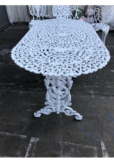 Aluminyumdokumcu Oval Kuğu Masa 135 Cm 65 Cm