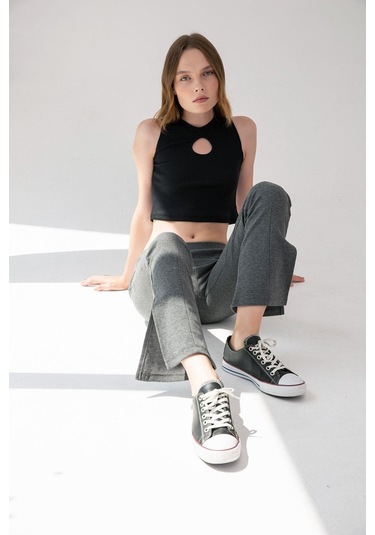 Siyah Yaka Detaylı Fitilli Crop Örme Bluz Siyah