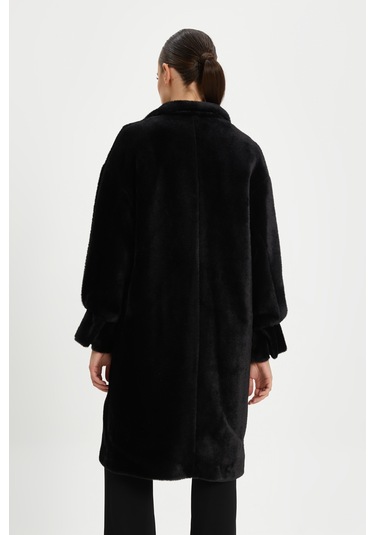 Kadın Oversize Kürk Kaban - Yumuşak Dokulu, Şık Ve Modern Tasarım - Günlük Ve Özel Kullanım İçin İdeal Siyah Kadın Oversize Kürk Kaban - Yumuşak Dokulu, Şık Ve Modern Tasarım - Günlük Ve Özel Kullanım İçin İdeal Siyah