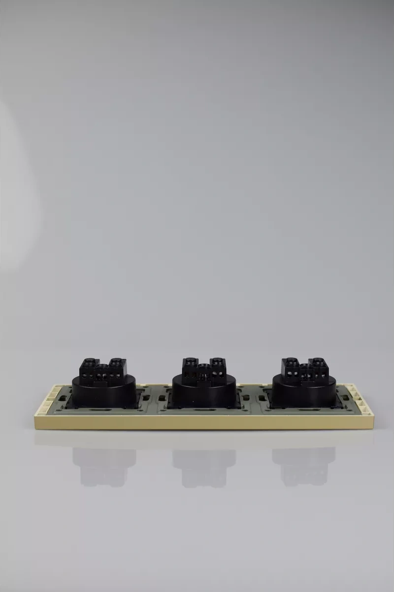 Vo'stabl Üçlü Topraklı Altın Priz 182590562 103