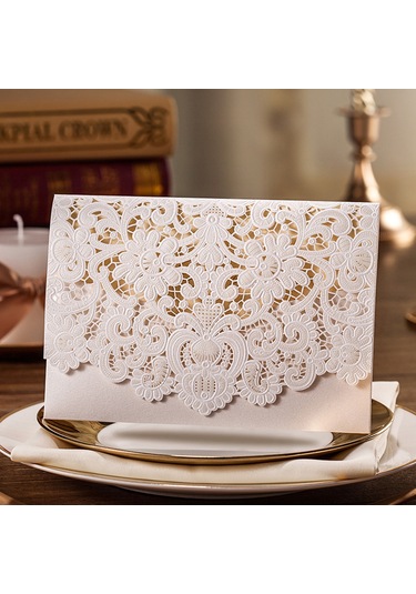 Shineyee 10 Adet Şampanya Renkli Delikli Desenli Davetiye Seti - Nişan, Düğün, Doğum Günü İçin Zarf + Kılıf + Boş İç Sayfa