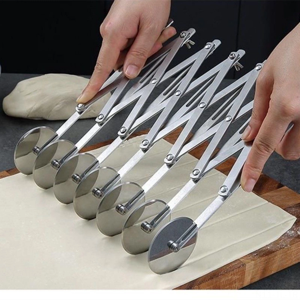 Hombey Pratik Mutfak Aleti: Çelik 5 Tekerlekli Pizza Dilimi, Hamur Kesici Ve Fırın İşleri İçin Çift Uçlu Kaydırmalı Bıçak Diğer