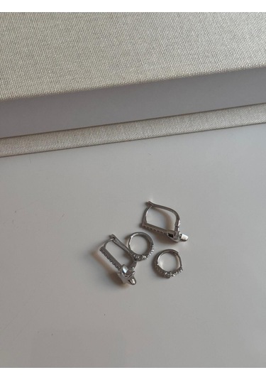 Yıldız Figürlü Taş Detaylı Gümüş Renk Küpe Seti Işıltılı Ve Modern Tasarım Gümüş