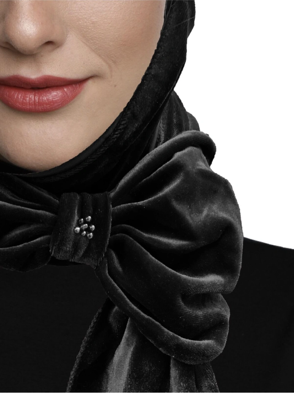 Kadife Şapka Atkılı Toka Detaylı Siyah Hazır Türban Tesettür Bone Siyah