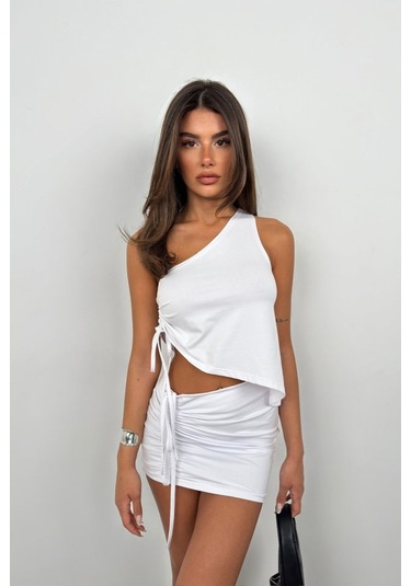 The İstanbul Asansörlü Tek Omuz Asimetrik Bluz Beyaz