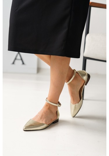 Misty Gold 2 Cm Topuklu Bilekten Bantlı Sivri Burun Günlük Babet Altın