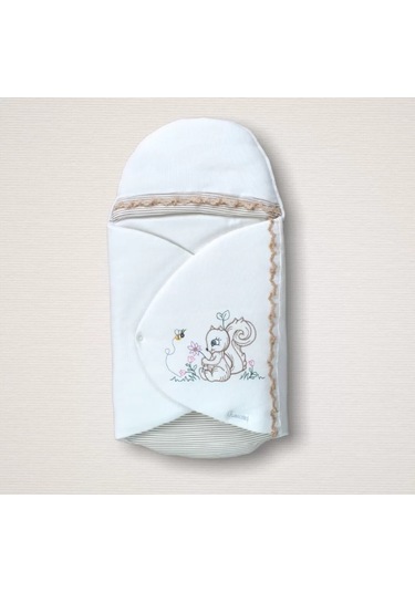 Yenidoğan Minik Sincap Nakışlı Kundak Kız Bebek Battaniyesi Ekru Çok Renkli