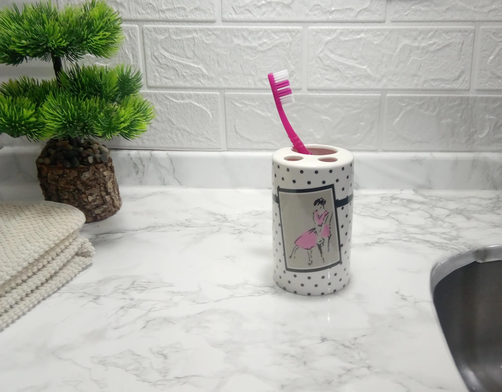 2 Adet Seramik Diş Fırçalık Pembe Elbiseli Kadın Model 7x7x11cm Banyo Seti Çok Renkli