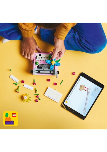 LEGO® Creator 3’ü 1 Arada Çiçekli Daktilo 31169 - 8 Yaş ve Üzeri Çocuklar için Keytar veya Saksıya Dönüşebilen Oyuncak Yapım Seti (363P)
