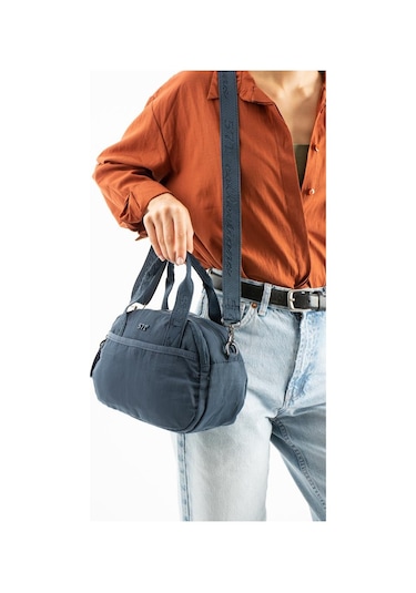 Kadın Omuz Çantası Elde Tutmalı Çapraz Askılı Postacı Bayan Çantası 20 27 Cm Astarlı Hafif Kumaş Lacivert