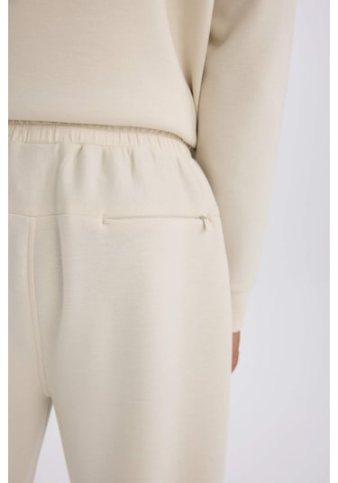 DeFactoFit Slim Fit Sporcu İnce Jogger Eşofman Altı Dar Kesim Skuba Dalgıç Kumaş Standart Paça Beli Bağcıklı Lastikli Paça Z9112AZ25SPBG721 DeFactoFit Slim Fit Sporcu İnce Jogger Eşofman Altı Dar Kesim Skuba Dalgıç Kumaş Standart Paça Beli Bağcıklı Lastikli Paça Z9112AZ25SPBG721