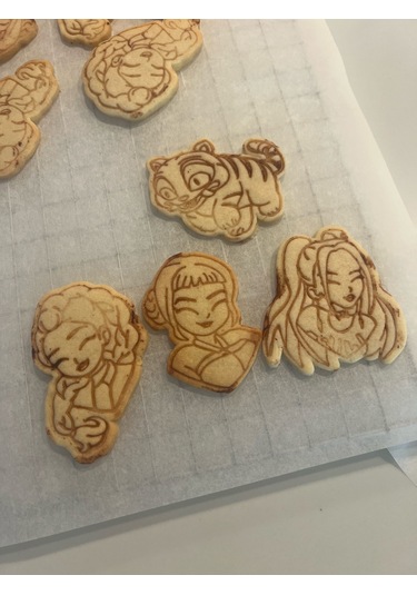 K-pop Temalı Kurabiye Kalıbı Seti - Anime Ve Karakter Figürlü 4 Lü Fondan Ve Kurabiye Kalıbı Beyaz K-pop Temalı Kurabiye Kalıbı Seti - Anime Ve Karakter Figürlü 4 Lü Fondan Ve Kurabiye Kalıbı Beyaz