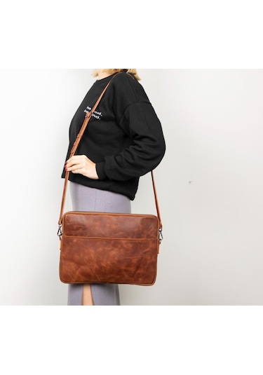 Bloomsleeve Leeds 16" Cognac Brown Hakiki Deri Laptop & Tablet Kılıfı Kahverengi