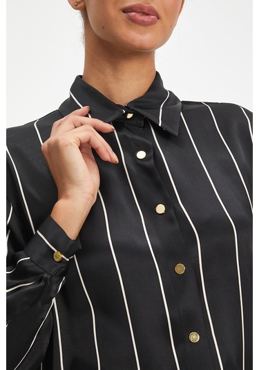 Kadın Çizgili Gömlek - Klasik Yaka Ve Düğme Detaylı Modern Tasarım Siyah