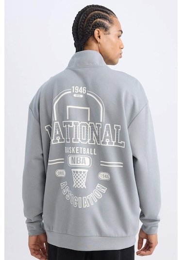 DeFactoFit NBA Wordmark Oversize Geniş Kalıp Fermuarlı Dik Yaka Sırt Baskılı Skuba Dalgıç Kumaş Sweatshirt C8917AX24AUGR445