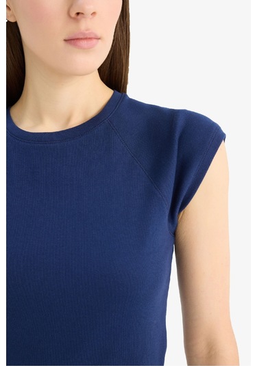 DeFacto Slim Fit Dar Kesim Bisiklet Yaka Basic Düz Ribana Kısa Kollu Tişört C7334AX25SPNV42