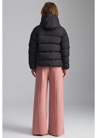 Chantal Kadın Kapüşonlu Kolu Lastikli Rüzgar Geçirmez Çift Cepli Şişme Siyah Mont