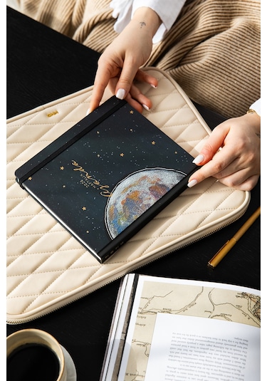 2026 Dikey Haftalık Ajanda 12 Aylık Sert Kapak 18 X 20 Cm - Ay Siyah