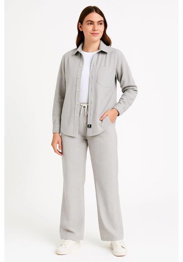 Kadın Kadife Oversize Takım - Gömlek Ve Pantolon İkili Set Füme Corduroy Şıklığı, Rahat Ve Zarif Duruş Yumuşak Dokulu Kadife Kumaş, Düğmeli Gömlek Üst Ve Lastikli Pantolon Alt Parça İle Gün Boyu Konfor- Gri Çok Renkli