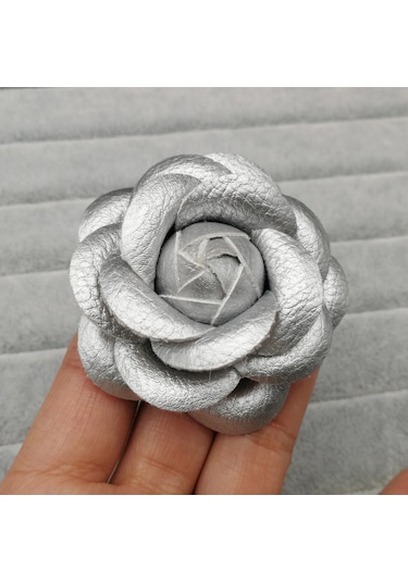 Lüks Siyah Beyaz Kumaş Kamelya Çiçek Broşu Kadın Büyük Gül Silver- Pu 7cm Silver Çok Renkli