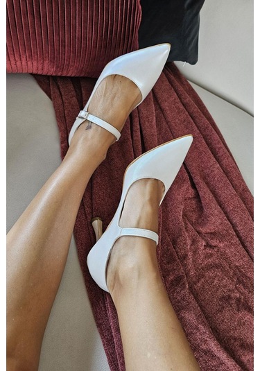 10 1103 Topukla Kadın Bilekden Bağlamalı Kısa Topuklu Sivri Burun Ayakkabı Sedef