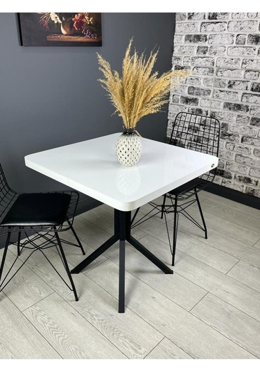 Tepe Beyaz Mutfak Yemek Masası Balkon Masası Kavisli Köşe Siyah Ayak 70 Cm