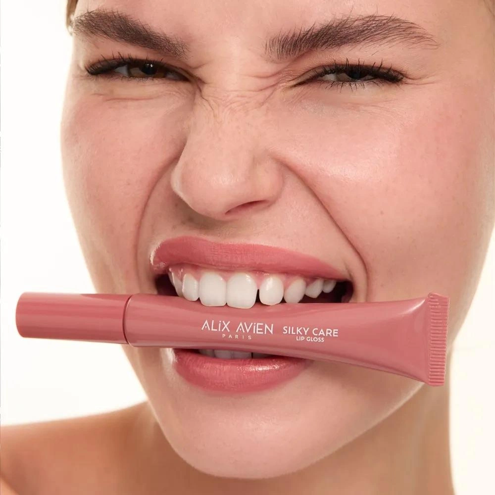 Alix Avien Dolgun Gürünüm Ve Nemlendirici Etkili Dudak Parlatıcısı Silky Care Lipgloss 303 Salmon Pink