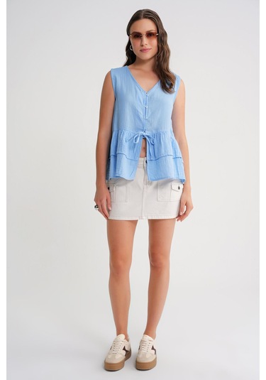 4722 Kadın V Yaka Fırfırlı Müslin Bluz Bebe Mavi Bebe Mavi