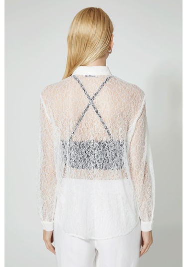 Beyaz Dantel Detaylı Gömlek Desenli