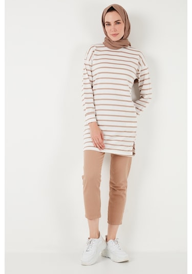 Lela Modest Çizgili Pamuklu Regular Fit Bisiklet Yaka Bayan Tunik 5865784 Bisküvi Lela Modest Çizgili Pamuklu Regular Fit Bisiklet Yaka Bayan Tunik 5865784 Bisküvi