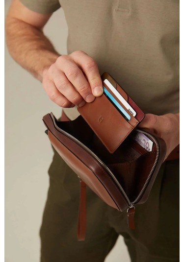 Carlye Hakiki Deri Taba-haki Uniseks Ön Cepli Bileklikli Fermuarlı Rfid Korumalı Çanta Taba