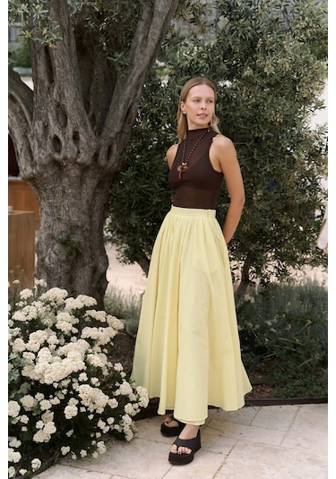 Amaya Bilek Hizasında Pileli Sarı Etek sarı