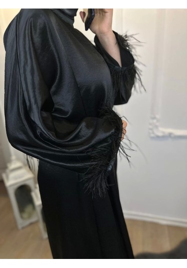SİYAH KOL UCU TÜYLÜ ELBİSE Siyah