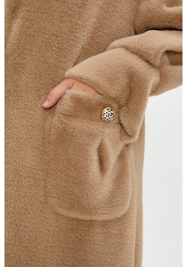 Kadın Oversize Kürk Kaban - Yumuşak Dokulu, Şık Ve Modern Tasarım - Günlük Ve Özel Kullanım İçin İdeal Bej