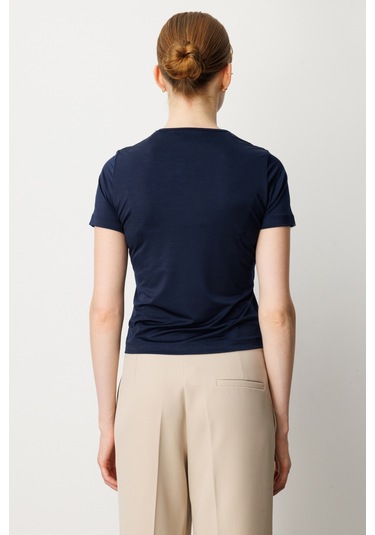 On Kadın Sıfır Yaka Kısa Kol Basic Bluz 61334 Lacivert Lacivert