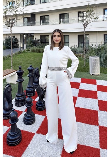 Kadın Beyaz İşleme Detaylı Bluz & Bol Paça Pantolon - Alt & Üst Takım Beyaz