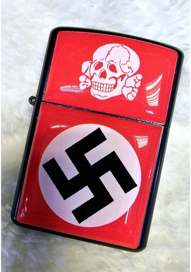 Dükkan Design Alman Sosyal İşçi Partisi Kurukafa Benzinli Çakmak Kırmızı