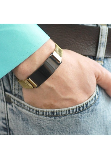 Siyah Zeminli Kişiye Özel İsim Yazılı Magnet Kapamalı Antik Sarı Renk Çelik Erkek Hasır Bileklik