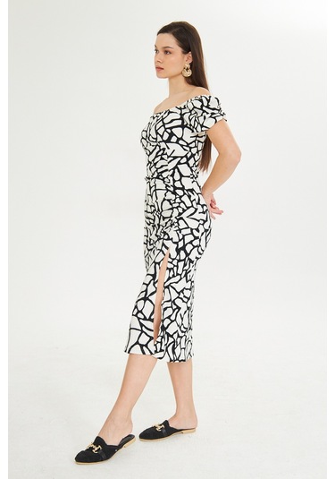 Siyah Beyaz Desenli Kalp Yaka Yirtmacli Elbise Siyah