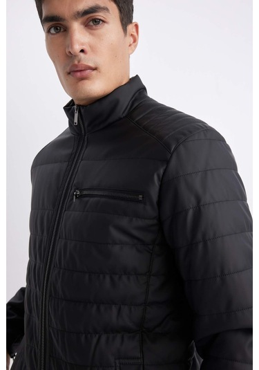 DeFacto Su İtici Slim Fit Suni Deri Mont Dar Kesim Dik Yaka Fermuarlı Cepli B3568AX24SPBK27