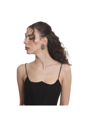 Kadın Lak Gümüş Renk Kaplama Çivili Model Spiral Baskılı Tasarım Küpe Gümüş