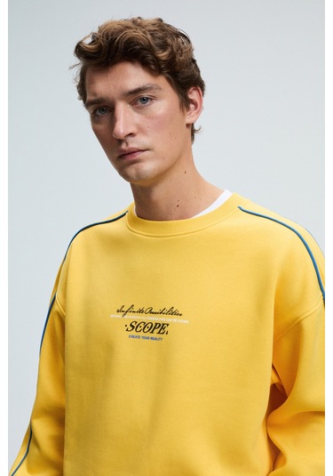 Grimelange LEIF Erkek Kolları Biyeli Önü Baskılı Yuvarlak Yaka Oversize Sarı Sweatshirt