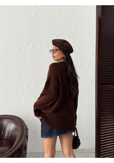 Kadın Yumuşak Dokulu Bisiklet Yaka Oversize Basic Triko Kazak Kahverengi