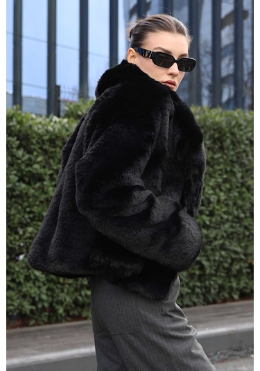 Giyim Dünyası Kadın Kürklü Mont Siyah 001
